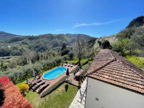 Holiday villa with private pool, spectacular views and close to Lucca Pisa Florence